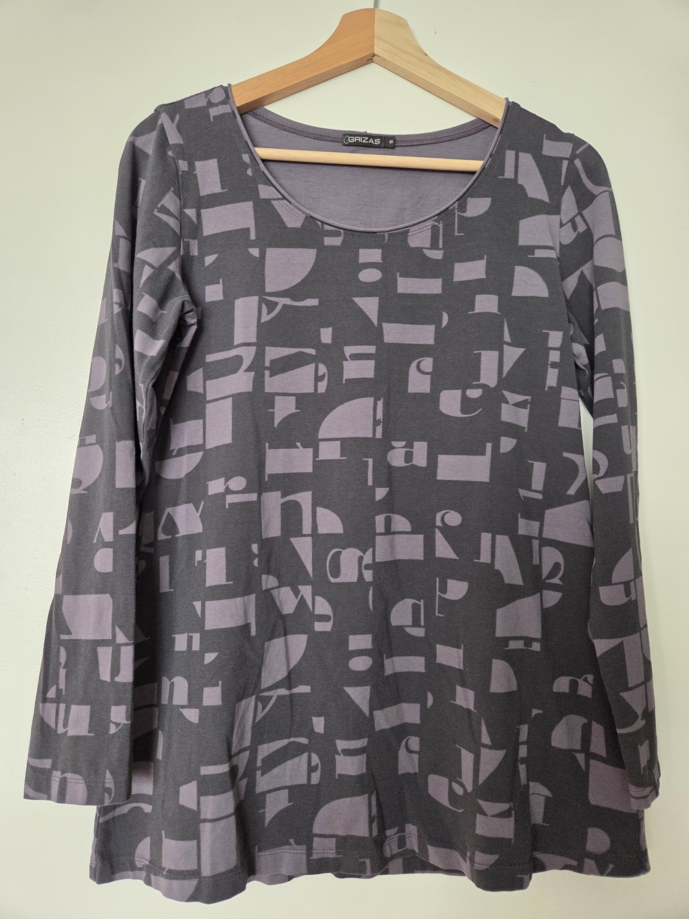 Grizas Geometric Long-Sleeve Top in Dusty Purple and Charcoal